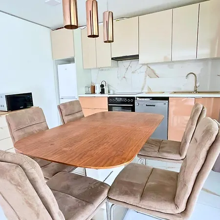 Luxury In I Almadi Lux Iv - Velvet Oak Apartment