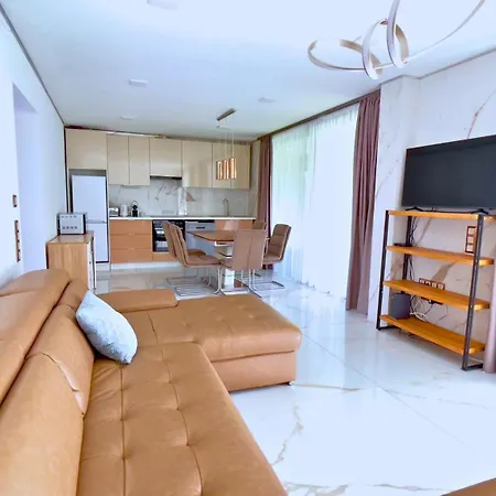 Luxury In I Almadi Lux Iv - Velvet Oak Balatonalmádi