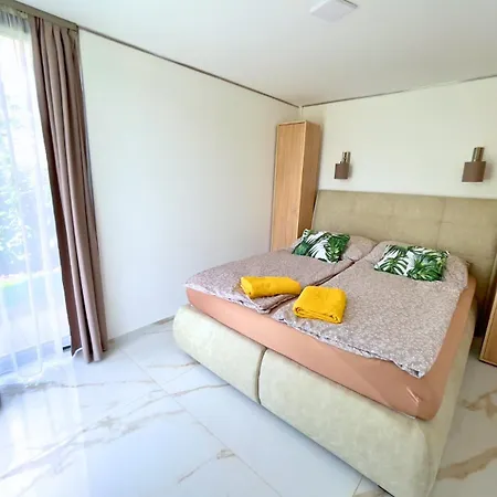 Luxury In I Almadi Lux Iv - Velvet Oak Balatonalmadi