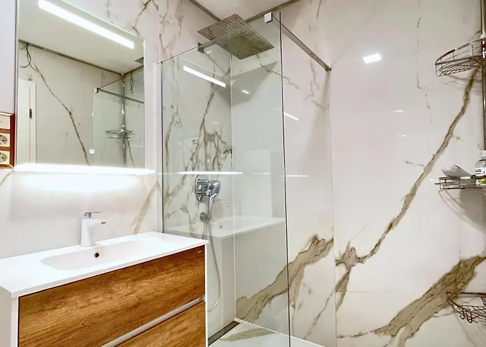 Luxury In I Almadi Lux Iv - Velvet Oak Balatonalmádi