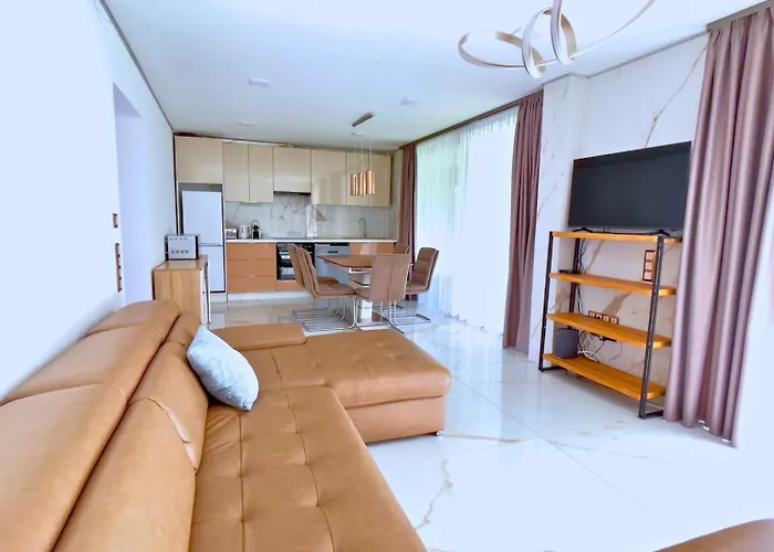 Luxury In I Almadi Lux Iv - Velvet Oak Balatonalmádi